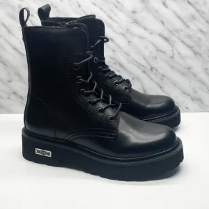 Stivaletti allacciati