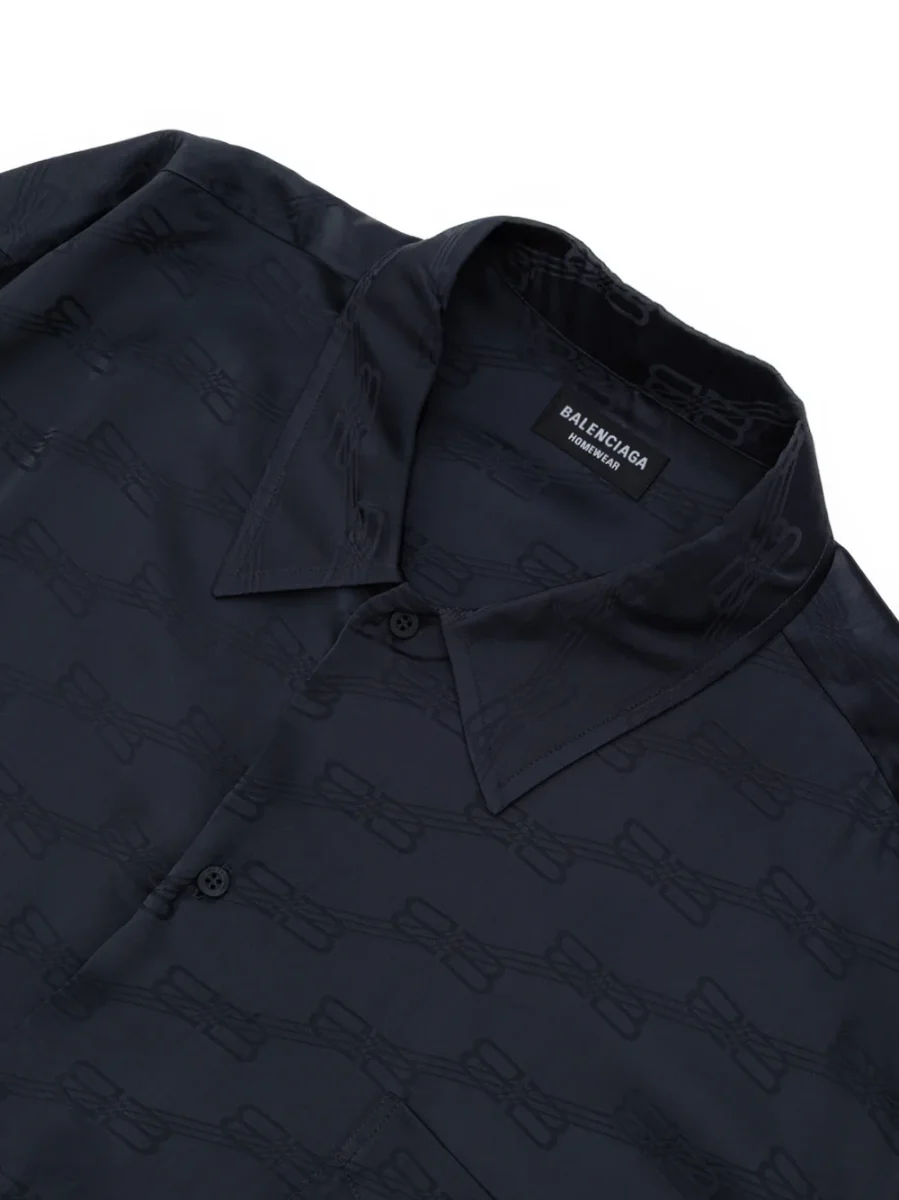 Camicia Over Homewear con Logo Allover Balenciaga - immagine 4