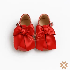 Ballerina in vernice con fiocchi raso