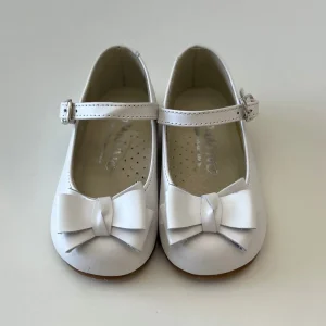 Ballerina con fiocco bianco perlato