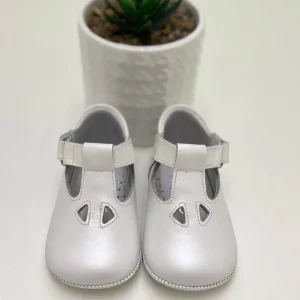 Scarpa con occhielli