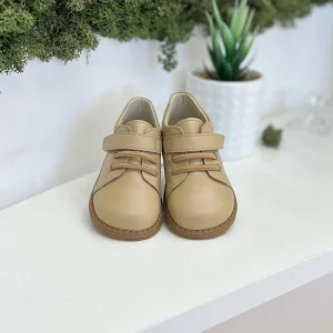 Scarpa stringata con velcro