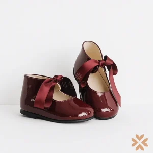 Ballerina in vernice con fiocco