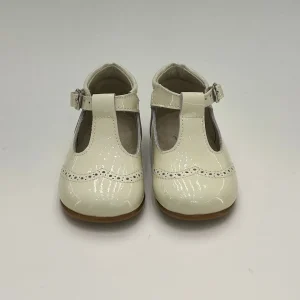 Scarpa con occhielli