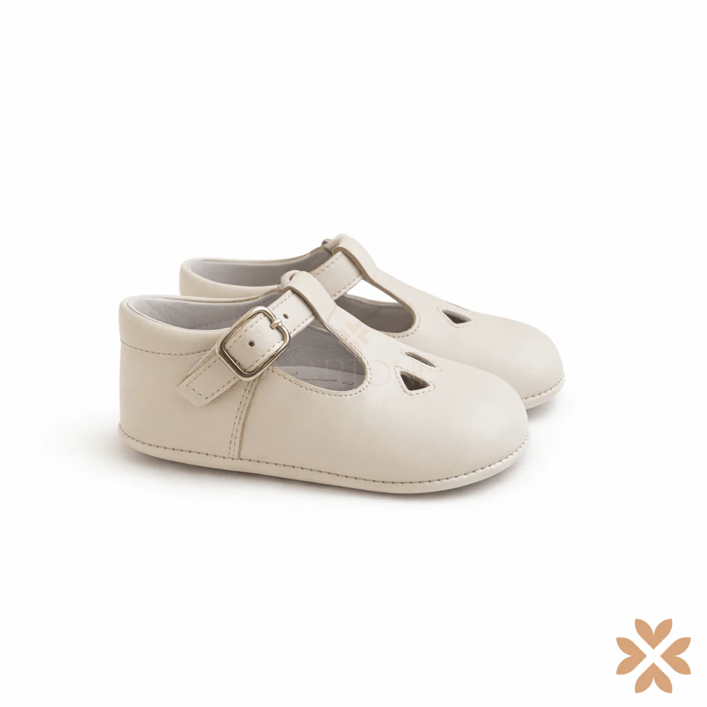 Scarpine culla con occhielli